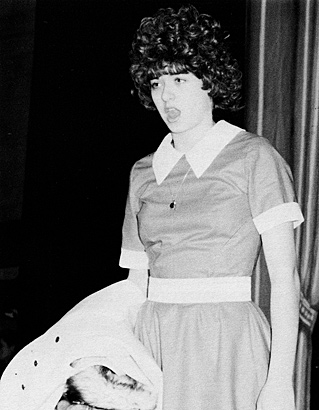 Debra Messing in Annie