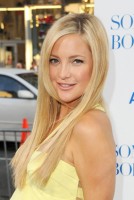 Kate Hudson celebrity actress daughter red carpet photo