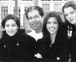 High School Senior Kim Kardashian Poses with Her Siblings and Late Father in 1998 family photo