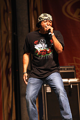 J.R. Martinez at rodeo photo