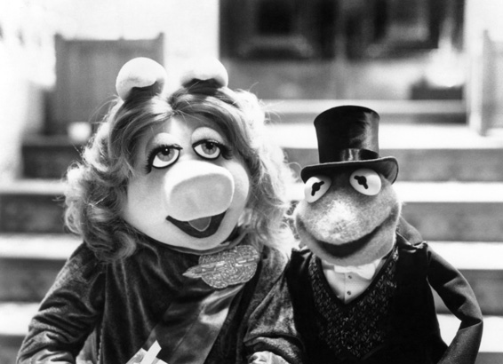 THE GREAT MUPPET CAPER movie photo Miss Piggy Kermit the Frog 1981