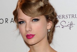 taylor swift celebrity singer songwriter photo red carpet