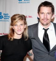 ethan hawke ryan shawhughes red carpet couple 2010 photo