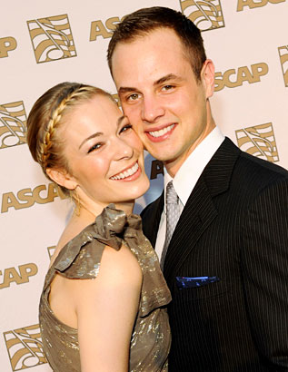 leann rimes dean sheremet red carpet couple 2008 photo