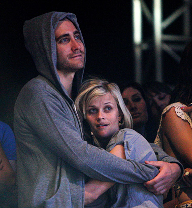 jake gyllenhaal resse witherspoon coachella 2009 photo
