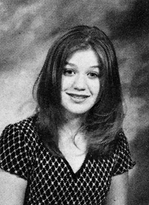 kelly clarkson young junior high school yearbook photo 1999