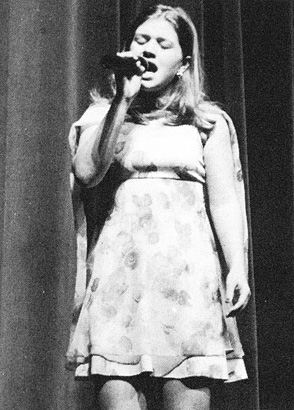 kelly clarkson young sophomore high school yearbook singing talent show photo 1998