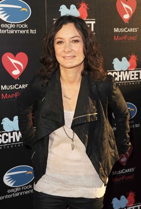sara gilbert red carpet 2011 photo
