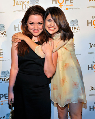 Jennifer Stone and Selena Gomez arrive at the Raise Hope for the Congo event on June 28, 2009 in Los Angeles, California