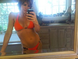 Lisa Rinna Pulls a “Demi Moore” at 49!