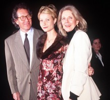 Gwyneth Paltrow with her parents, Bruce Paltrow and Blythe Danner in 1997
