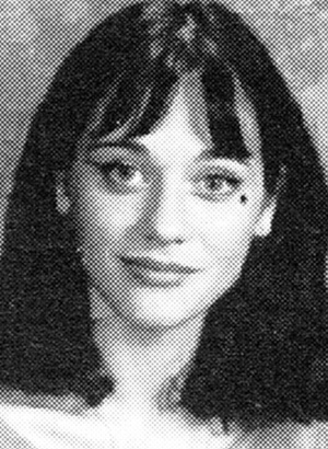 zooey-deschanel-yearbook-high-school-young-1997-photo-HP – Snakkle