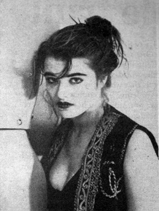 Rachel Weisz in 1990